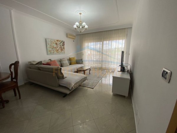 Tirane, jepet me qera apartament 2+1 Kati 11, 110 m² 800 € (blloku)