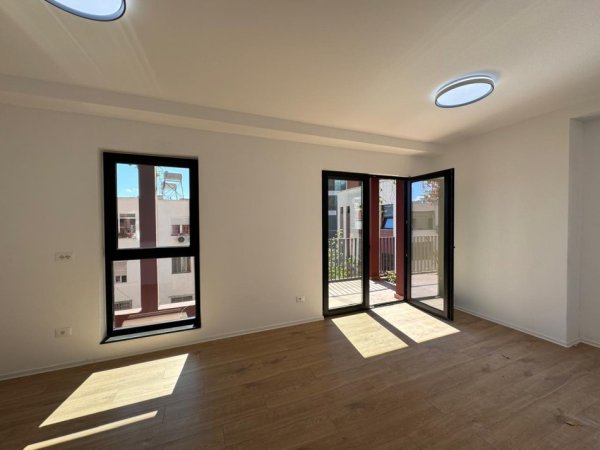 Tirane, jepet me qera apartament Kati 1, 100 m² 1,000 € (rruga e kavajes)