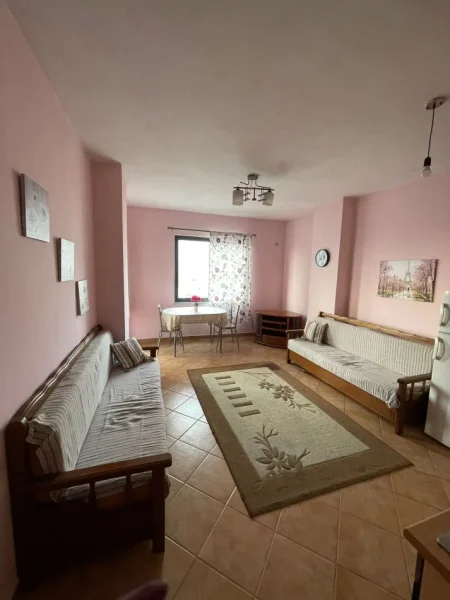 Tirane, jepet me qera apartament 1+1+Ballkon Kati 4, 78 m² 400 € (Komuna e parisit)