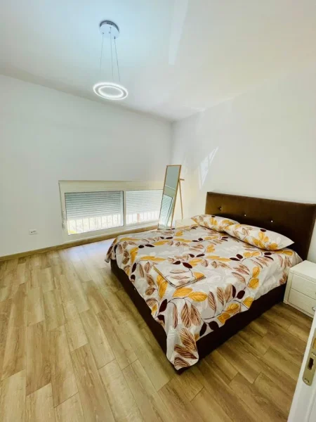 Tirane, jepet me qera shtepi 2+1 Kati 1, 75 m² 420 € (Xhamlliku)