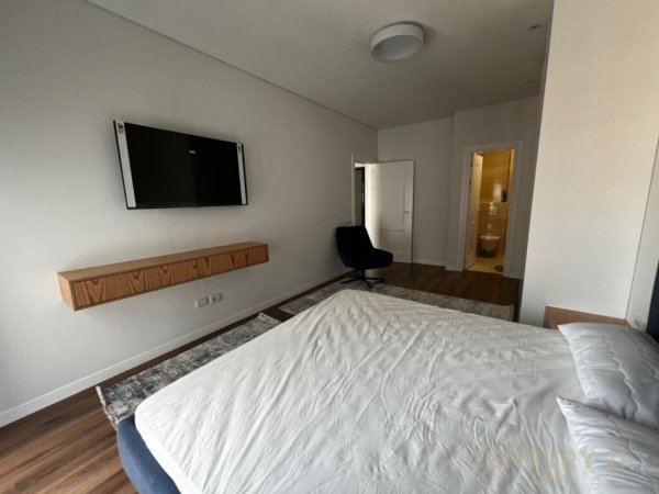 Tirane, jepet me qera apartament 2+1 Kati 9, 800 € (Rruga e Kavajes)