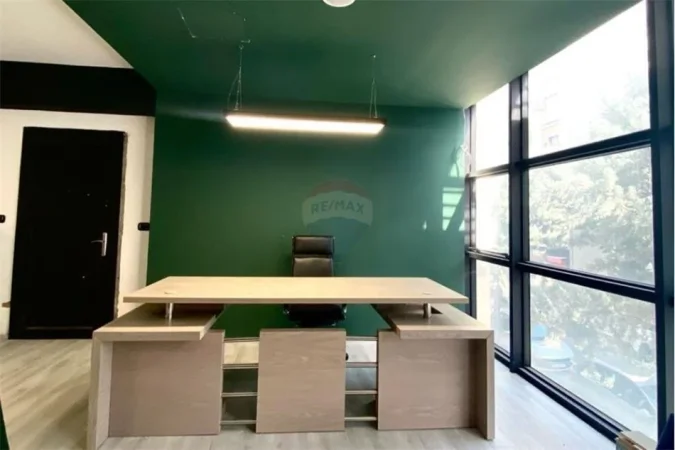 Tirane, jepet me qera zyre Kati 2, 60 m² 850 € (Bllok, Garda, Albania)