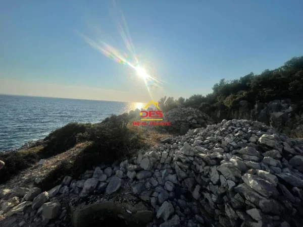 Sarande, shitet truall , 875 m² 