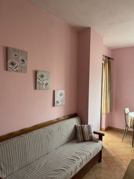Tirane, jepet me qera apartament 1+1 Kati 4, 80 m² 400 € (Komuna e Parisit)