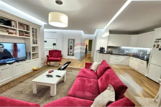 Tirane, jepet me qera apartament 2+1 , 123 m² 1.450 € (Rruga e Kavajes, Kompleksi Delijorgji)