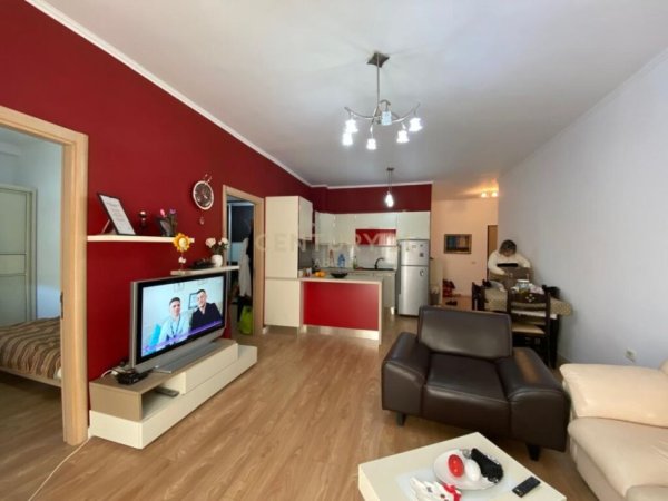 Tirane, jap me qera apartament 2+1+Ballkon , 86 m² 700 € (Kopshti Botanik Zoologjik)
