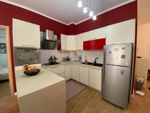 Tirane, jap me qera apartament 2+1+Ballkon , 86 m² 700 € (Kopshti Botanik Zoologjik)