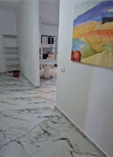 Tirane, jepet me qera apartament 2+1+Ballkon Kati 2, 90 m² 450 €