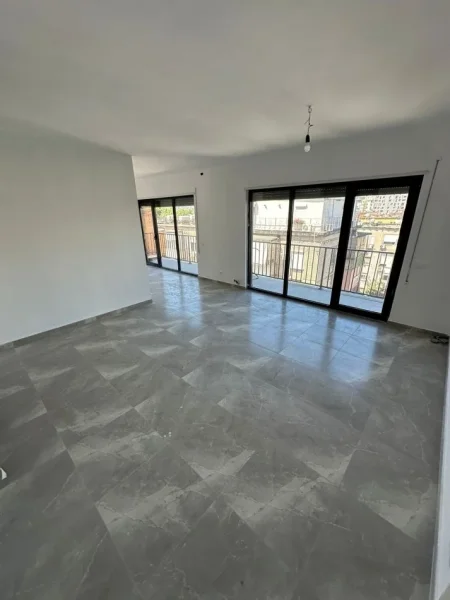Tirane, jepet me qera zyre Kati 6, 150 m² 1.000 € (Myslym Shyri)