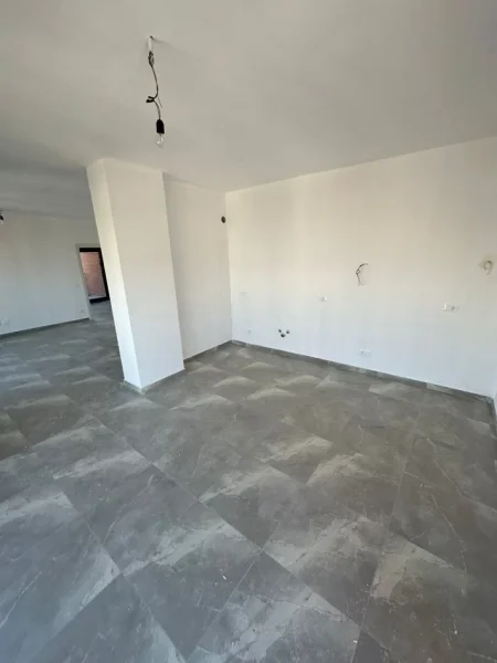 Tirane, jepet me qera zyre Kati 6, 150 m² 1.000 € (Myslym Shyri)