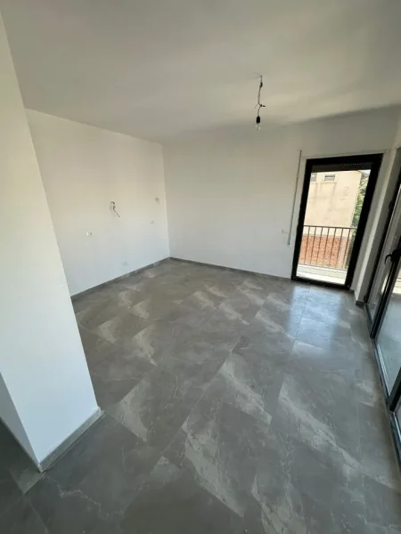 Tirane, jepet me qera zyre Kati 6, 150 m² 1.000 € (Myslym Shyri)