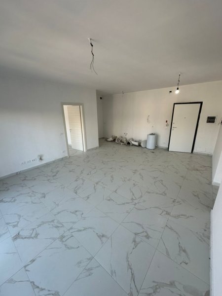 Tirane, jepet me qera zyre Kati 7, 121 m² 750 € (Myslym Shyri)