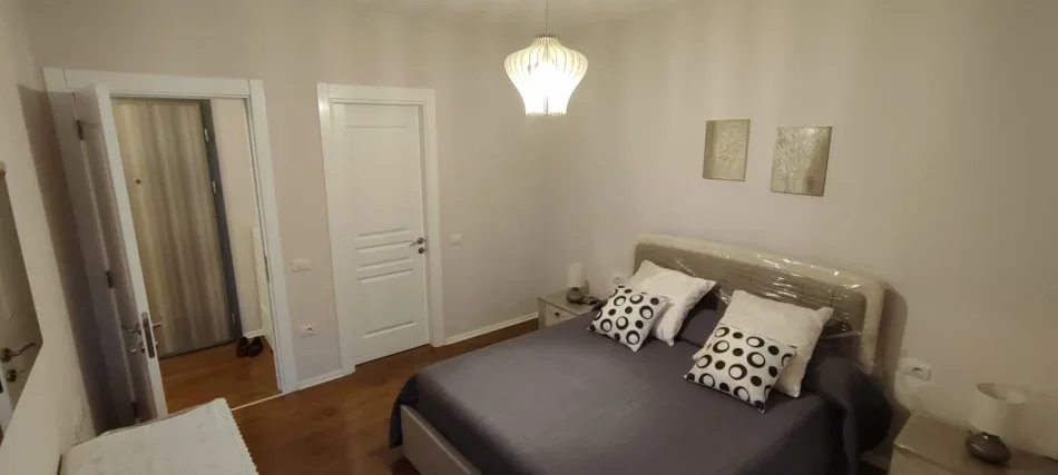 Tirane, jepet me qera apartament 1+1 Kati 5, 100 m² 600 € 