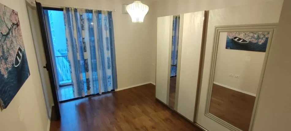 Tirane, jepet me qera apartament 1+1 Kati 5, 100 m² 600 € 