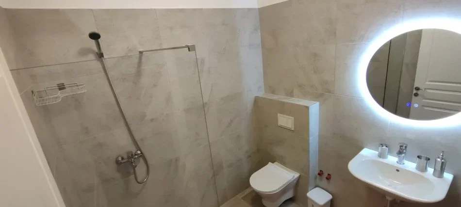 Tirane, jepet me qera apartament 1+1 Kati 5, 100 m² 600 € 