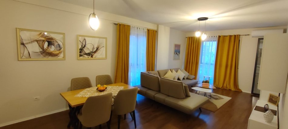Tirane, jepet me qera apartament 1+1 Kati 5, 100 m² 600 € 