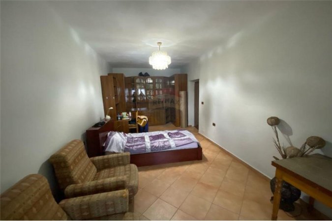 Tirane, jepet me qera apartament Kati 2, 105 m² 550 € 