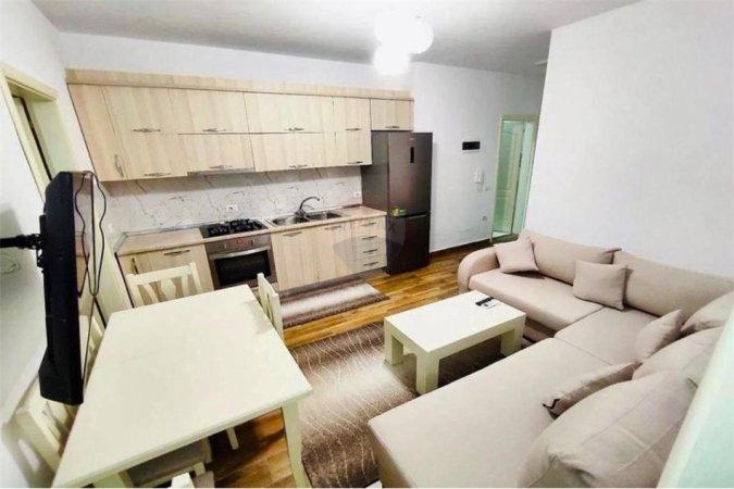 Tirane, jepet me qera apartament 2+1 , 70 m² 450 € (Rruga Thanas Ziko - Shkolla e Kuqe)