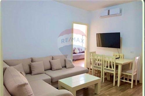 Tirane, jepet me qera apartament 2+1 , 70 m² 450 € (Rruga Thanas Ziko - Shkolla e Kuqe)