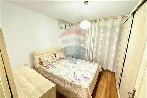 Tirane, jepet me qera apartament 2+1 , 70 m² 450 € (Rruga Thanas Ziko - Shkolla e Kuqe)