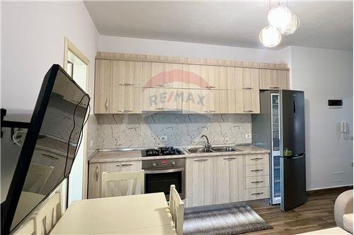 Tirane, jepet me qera apartament 2+1 , 70 m² 450 € (Rruga Thanas Ziko - Shkolla e Kuqe)