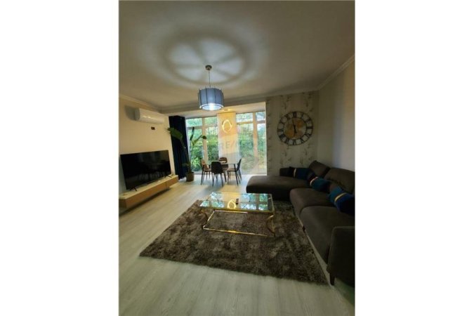 Tirane, shitet apartament 2+1 Kati 3, 93 m² 160.000 € (Kopshti Botanik)