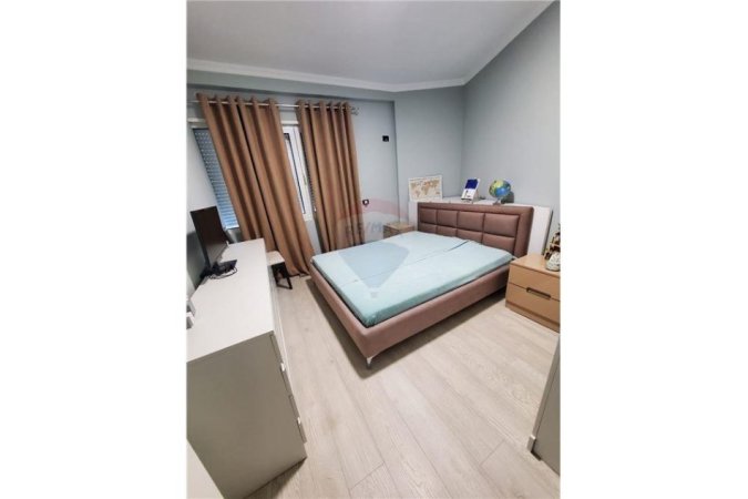 Tirane, shitet apartament 2+1 Kati 3, 93 m² 160.000 € (Kopshti Botanik)