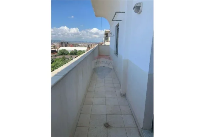 Tirane, jepet me qera apartament 1+1 Kati 7, 106 m² 300 € (Aleksander Moisiu - Kinostudio)