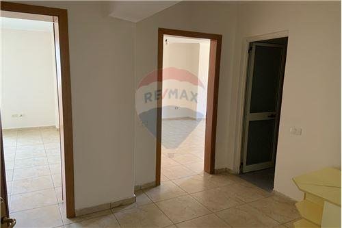 Tirane, jepet me qera apartament 1+1 Kati 7, 106 m² 300 € (Kinostudio - Rrethinë - Kinostudio, Shqipëri)