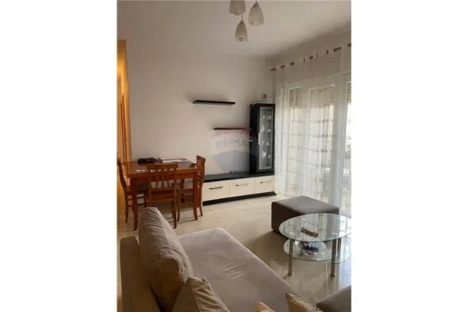 Tirane, jepet me qera apartament Kati 4, 100 m² 450 € 