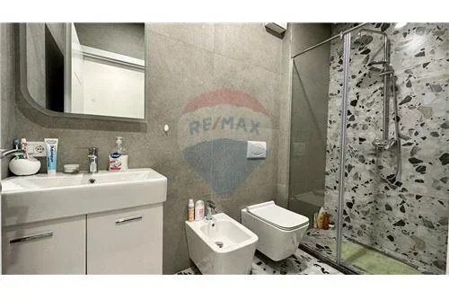 Tirane, jepet me qera apartament 2+1 Kati 2, 95 m² 600 € (Kompleki Magnet - 21 Dhjetori, Shqipëri)