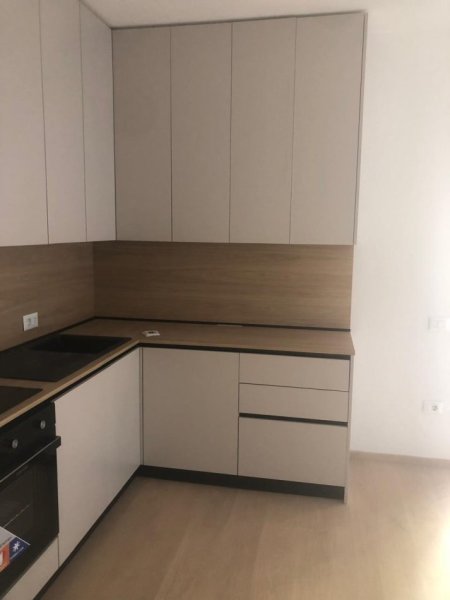 Tirane, jepet me qera apartament 2+1 Kati 3, 93 m² 800 € (Delijorgji)