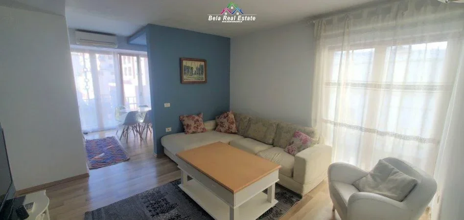 Tirane, jepet me qera apartament 2+1 , 65 m² 550 € (myslym shyri)