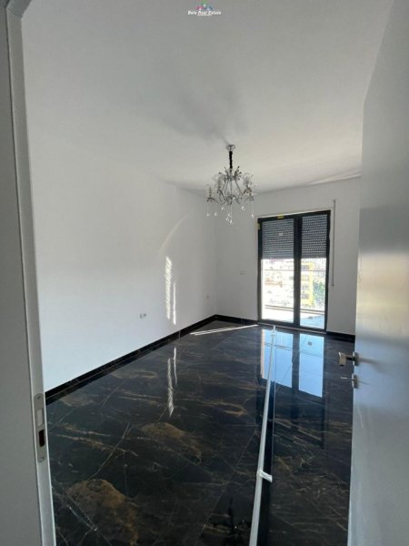 Tirane, jap me qera apartament 2+1 Kati 6, 122 m² 550 € (porcelan)