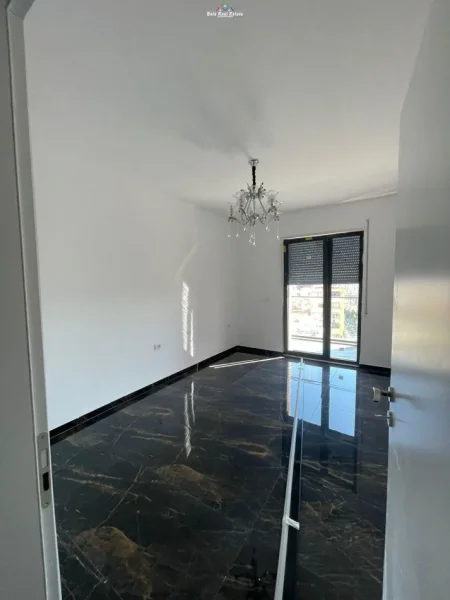 Tirane, jap me qera apartament 2+1 Kati 6, 122 m² 550 € (porcelan)