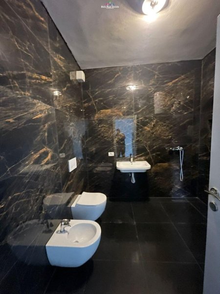 Tirane, jap me qera apartament 2+1 Kati 6, 122 m² 550 € (porcelan)