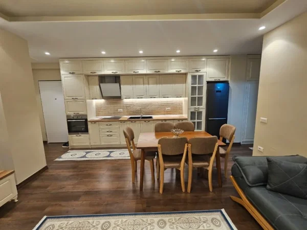 Tirane, jepet me qera apartament 2+1 Kati 3, 87 m² 700 € (Petro Nini Liarasi)