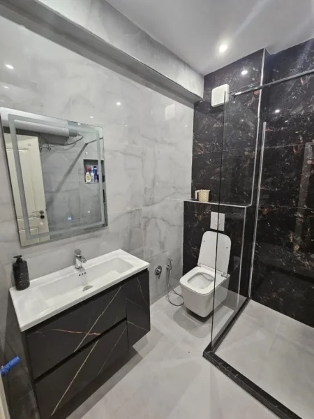 Tirane, jepet me qera apartament 2+1 Kati 3, 87 m² 700 € (Petro Nini Liarasi)