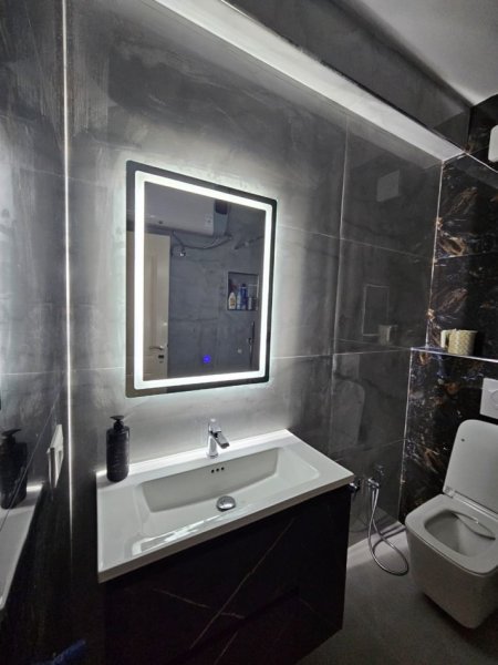 Tirane, jepet me qera apartament 2+1 Kati 3, 87 m² 700 € (Petro Nini Liarasi)
