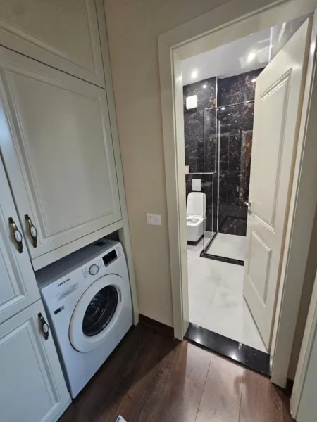 Tirane, jepet me qera apartament 2+1 Kati 3, 87 m² 700 € (Petro Nini Liarasi)