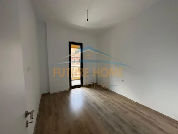 Tirane, jepet me qera zyre Kati 6, 127 m² 1.000 € (SQAURE 21)