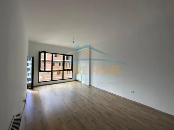 Tirane, jepet me qera zyre Kati 6, 127 m² 1.000 € (SQAURE 21)