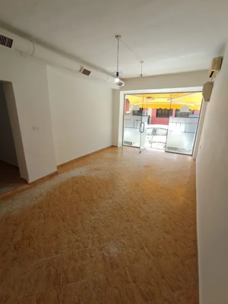 Tirane, jepet me qera dyqan Kati 0, 50 m² 500 € (Mihal Grameno)