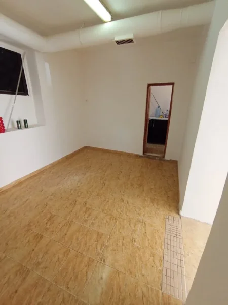 Tirane, jepet me qera dyqan Kati 0, 50 m² 500 € (Mihal Grameno)