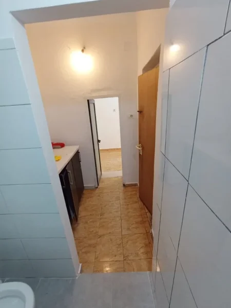 Tirane, jepet me qera dyqan Kati 0, 50 m² 500 € (Mihal Grameno)