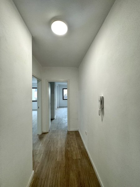 Tirane, jepet me qera apartament 1+1 (preferohet për zyra), Kati 1, 72m² 500 € (Rruga Qemal Stafa)