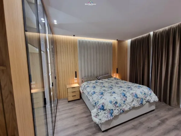 Tirane, jepet me qera apartament 2+1 Kati 2, 114 m² 1.000 € (ali demi)