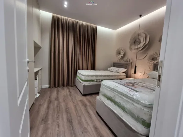 Tirane, jepet me qera apartament 2+1 Kati 2, 114 m² 1.000 € (ali demi)