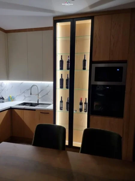 Tirane, jepet me qera apartament 2+1 Kati 2, 114 m² 1.000 € (ali demi)