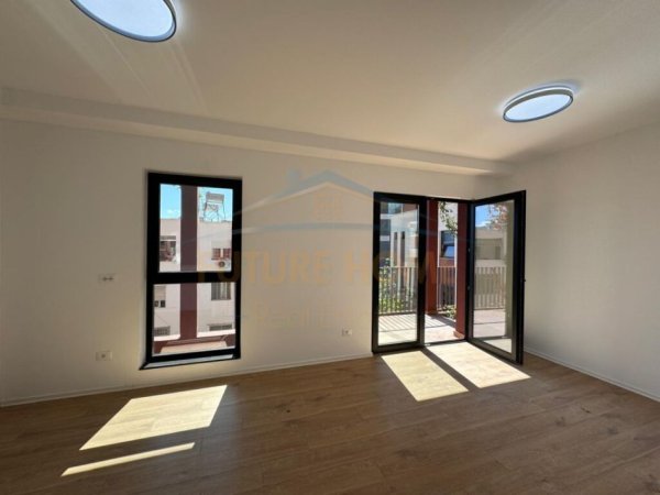 Tirane, jepet me qera zyre Kati 1, 100 m² 1.000 € (GARDEN BUILDING)